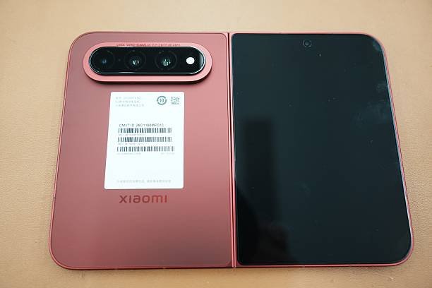Xiaomi 18 Fold vs Galaxy Z Fold 8